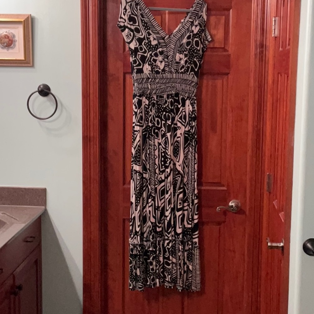Elegant Black and White Patterned Dress
